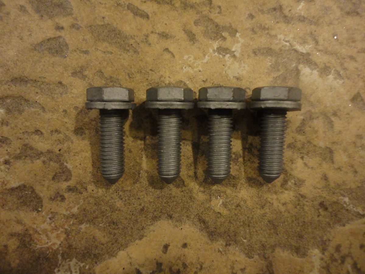 REAR STUB AXLE BOLT SET A4 GOLF JETTA NEW BEETLE N 907 589 02